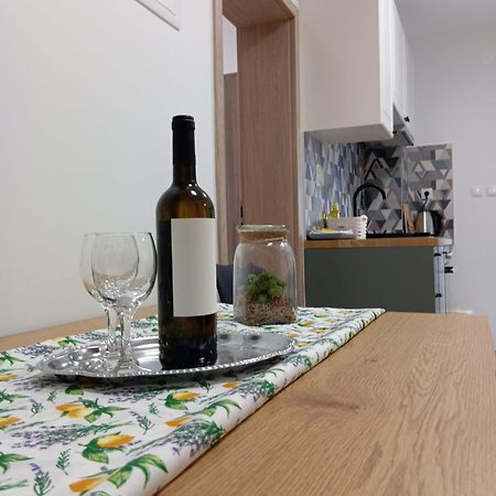 Family Apartments Leona Makarska Exterior photo