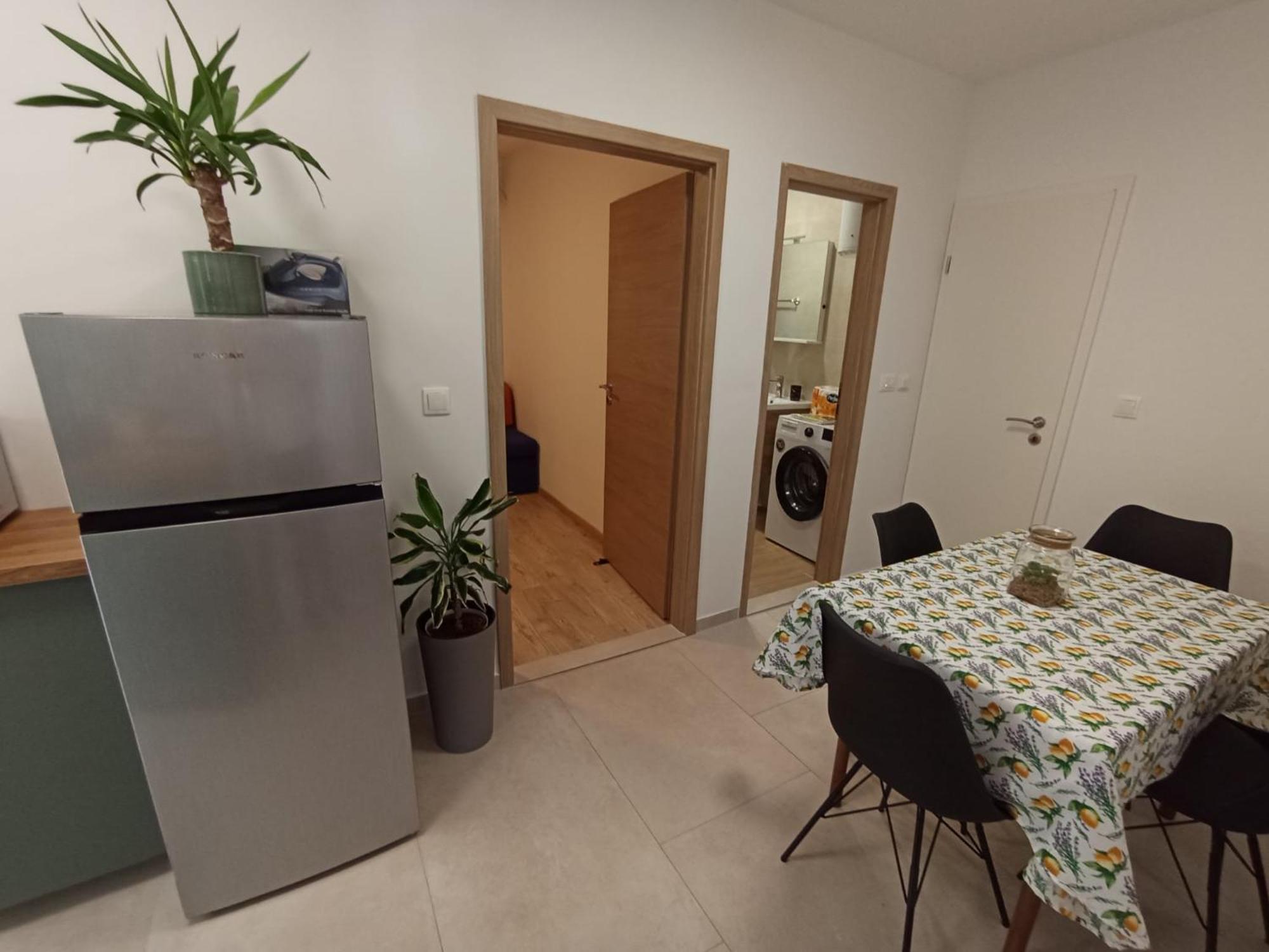 Family Apartments Leona Makarska Exterior photo