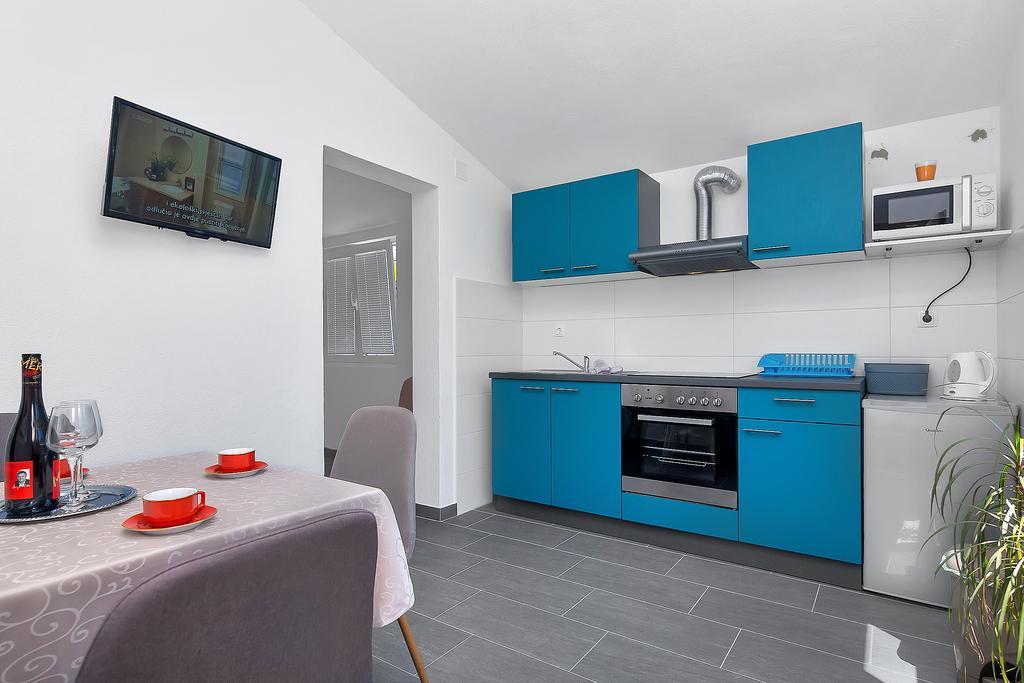 Family Apartments Leona Makarska Exterior photo