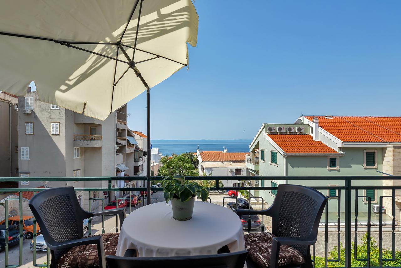 Family Apartments Leona Makarska Exterior photo