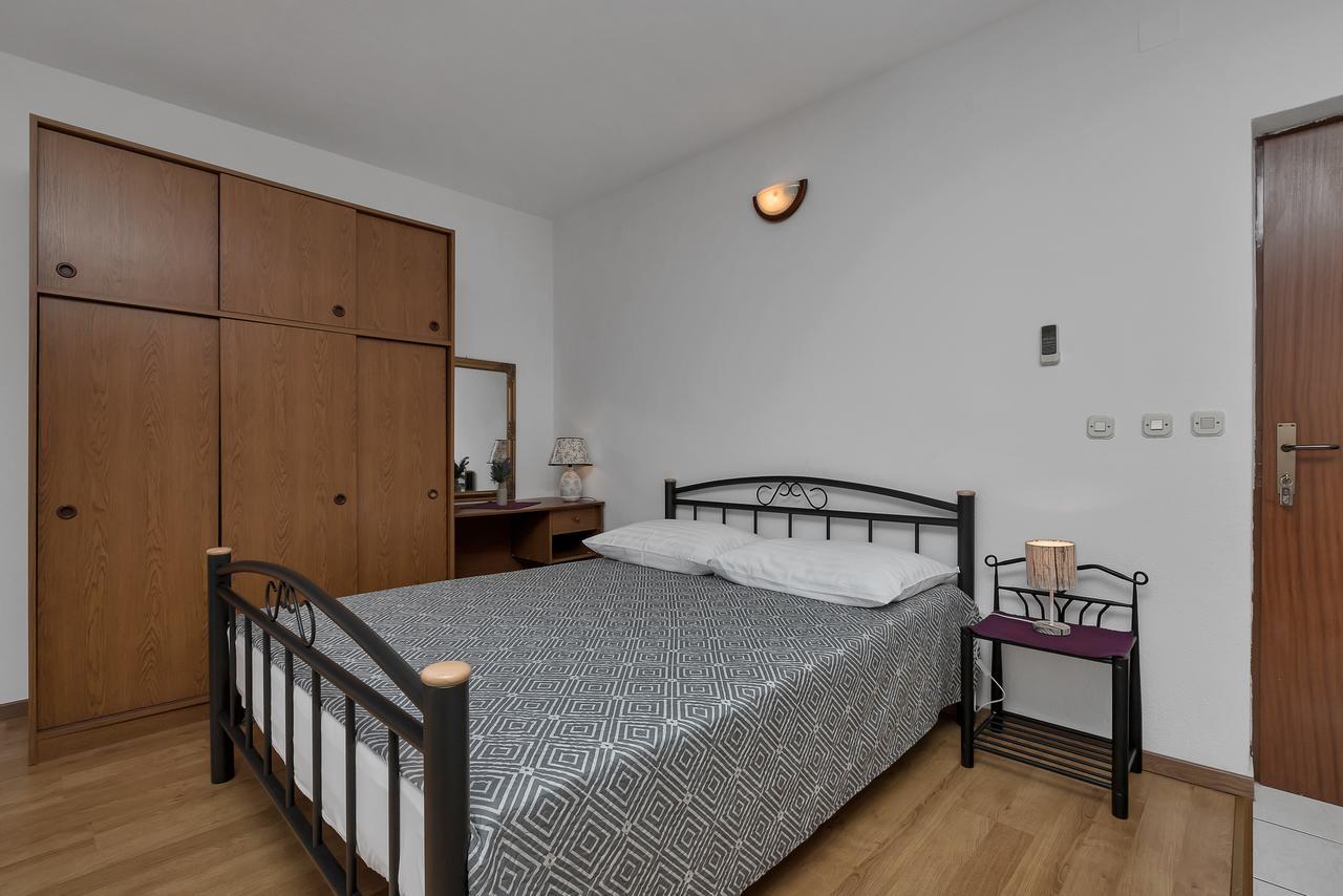 Family Apartments Leona Makarska Exterior photo