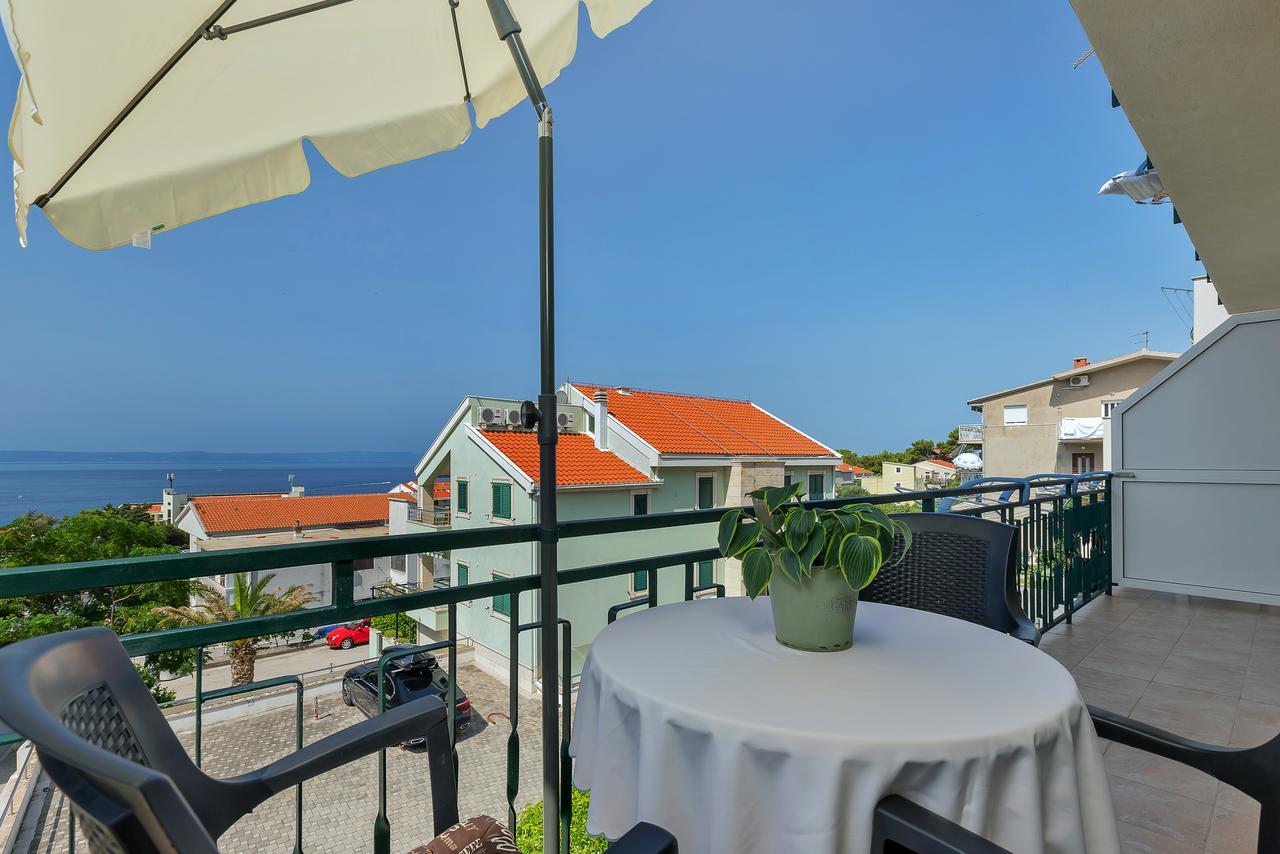 Family Apartments Leona Makarska Exterior photo