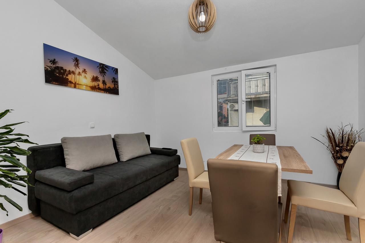 Family Apartments Leona Makarska Exterior photo